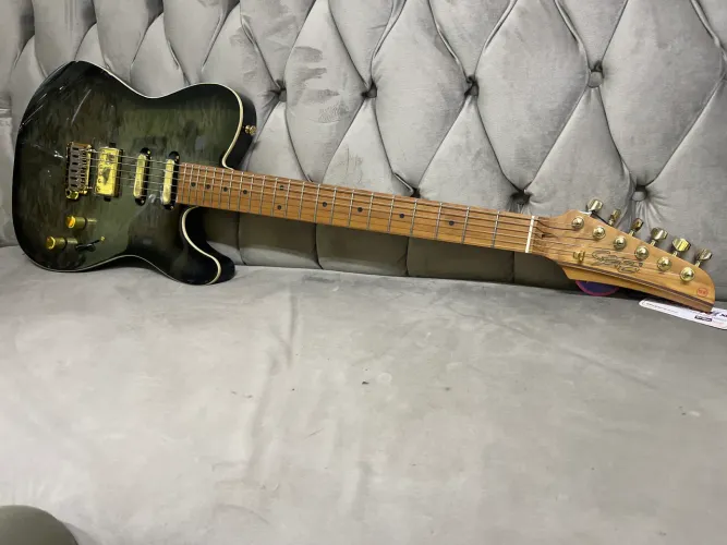 Guitarra Seizi Katana Sakura Hss Quilted Black