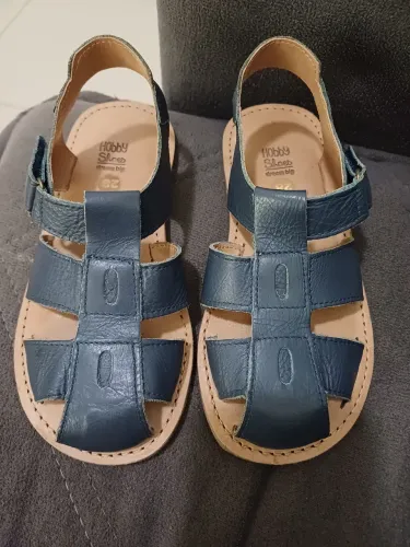 Sandalia de menino em couro tam 28 novinha