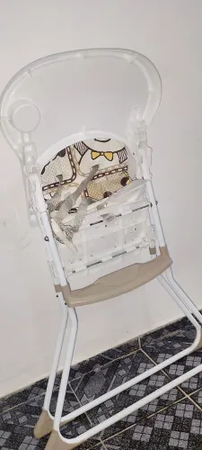 Cadeira infantil de alimentação 