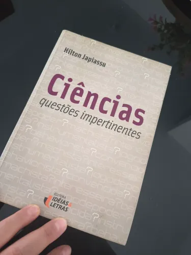 Livro Ciências: questões impertinentes - 254 págs.