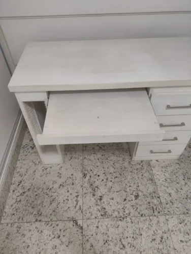 Escrivaninha Compacta com 4 Gavetas e Bandeja Retrátil - Excelente Estado