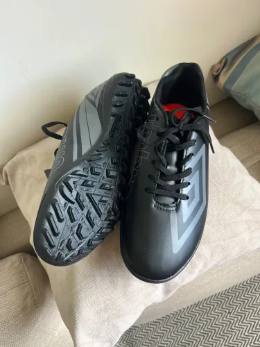 Chuteira Umbro