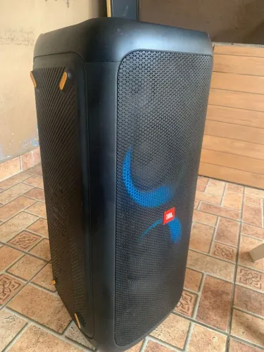 Caixa JBL 300