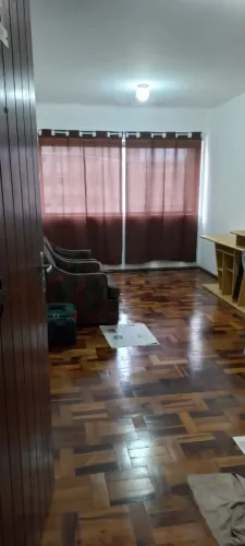 Apartamento de 2 quartos, mobiliado para você que vem a Curitiba, ao lado da UFPR, H Clín