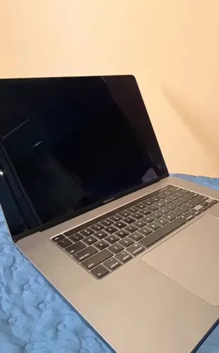 Macbook Pro 2019| i7 | 64 RAM | 512 SSD| 16 POL