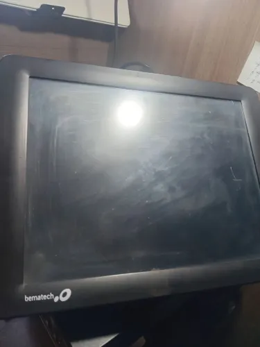 Monitor touch-screen Bematech.