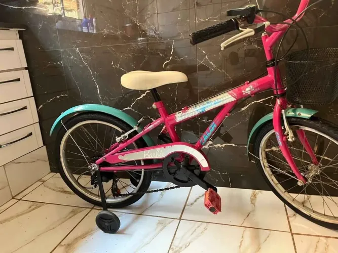 Bicicleta infantil da Barbie