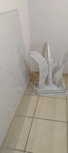 Mesa de Jantar de Vidro com Base em Pedras / Mármore - Excelente Estado
