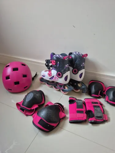 Patins Infantil Oxelo Play 5 Ajustável + Capacete e Kit de Proteção Completo