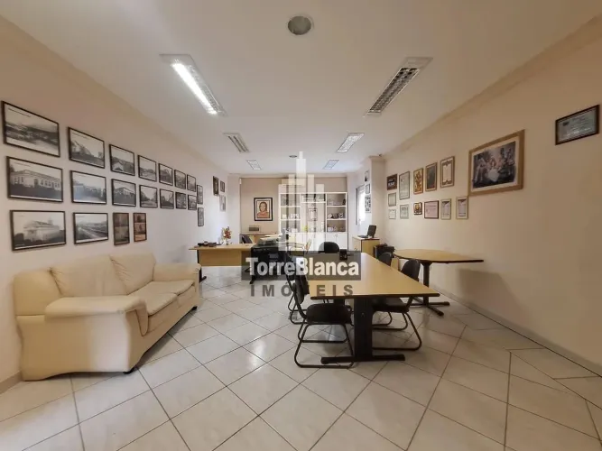 Locação - Sala Comercial, 2 salas, 2 banheiros, Estacionamento privado, Localização estrat