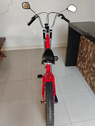 Bicicleta nova dois dia d uso só com três velocidades