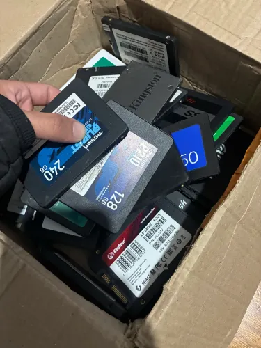 Lote de 30 SSDs