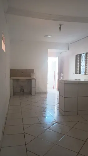 Aluga kitnet de um e dois quartos, coragem só pra moto, próximo Hmap