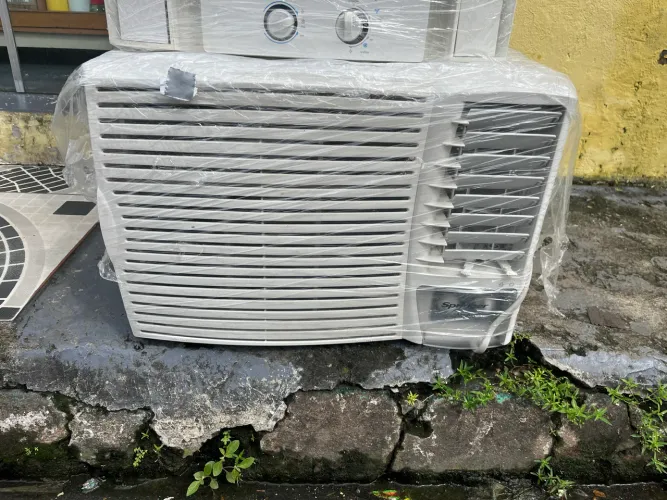 Springer Mideia 12.000 Btus 220V semi novo