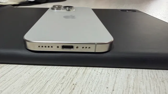 iPhone 15 Pro 1TB Titanium ? Impecável, com Caixa e Cabo Original