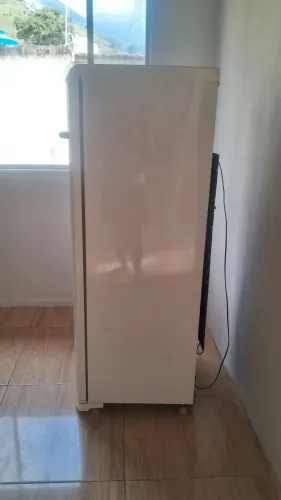 Vendo freezer vertical em estado de novo oucas vezes usado