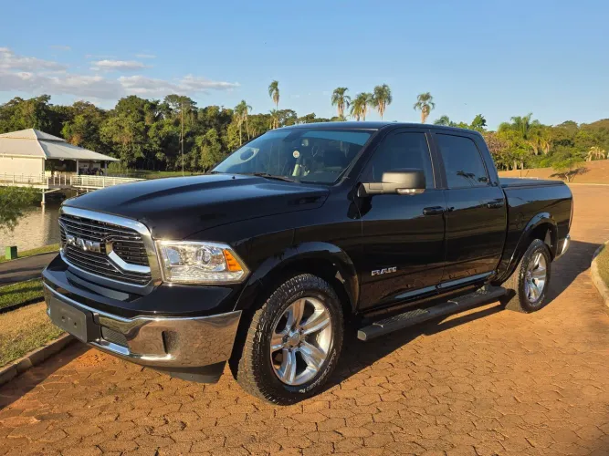 Ram Classic Laramie 5.7 V8 16V Gasolina 4X4 Aut. 2023