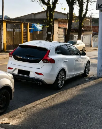 Volvo V40 T-5 R-design 2.0 Aut. 2014