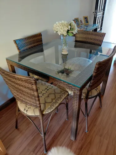 Mesa de Junco com 4 cadeiras (material não sintético)