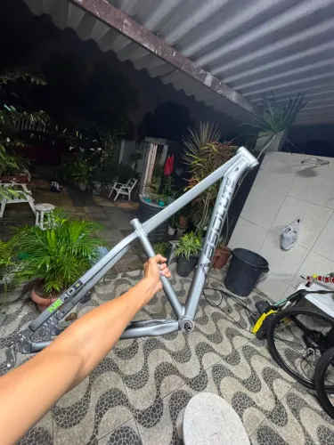QUADRO ABSOLUTE NERO 5 CINZA TAM 15?- COM NOTA!!!
