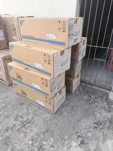 Ar condicionado Daikin 9 mil btus quente e frio inverter novo 1 ano de garantia