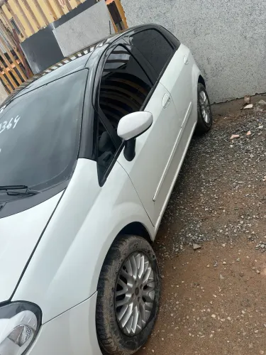 Fiat Punto Essence 1.6 Flex 16V 5P 2013