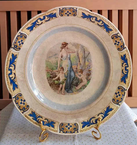 Medalhão em Porcelana Inglesa Wood Ivory Ware