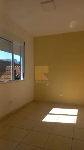 Casa nos fundos com escadas na Barra Funda para alugar