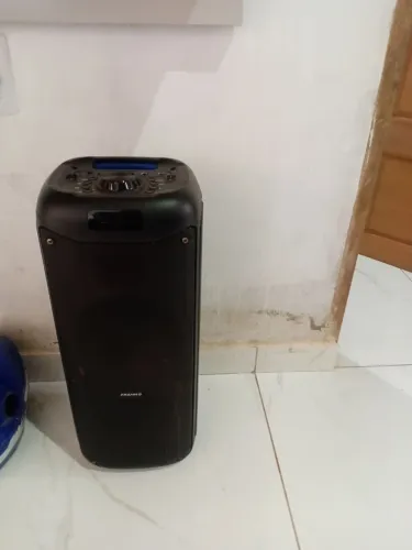 Vende caixa de son . Funcionando apenas rádio