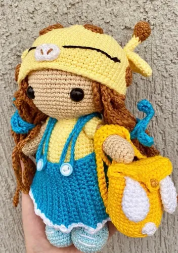 Boneca girafa amigurumi crochê 