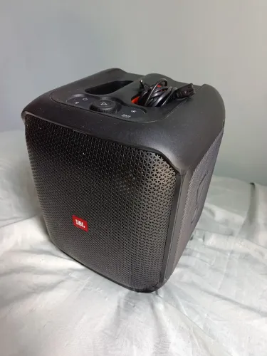 Vende caixa de som JBL semi-novo 