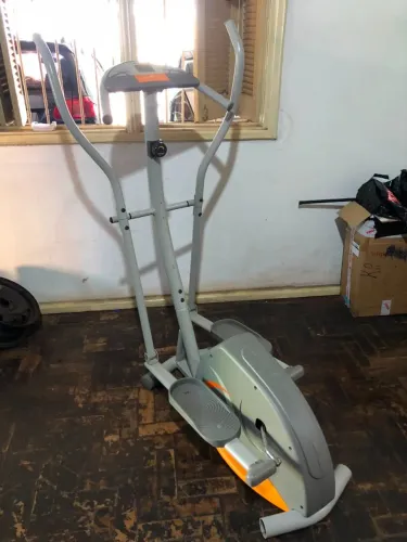 Transport Elíptico Athletic Extreme 1000 8 Níveis de Resistência