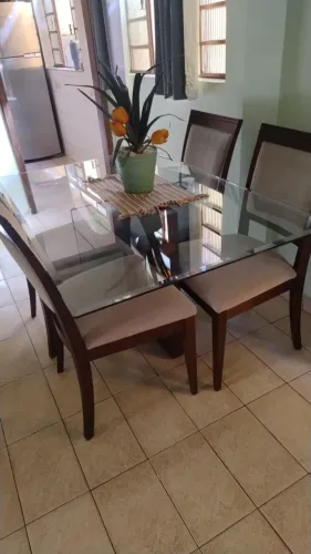 Mesa de vidro com 4 cadeiras - Madeira maciça