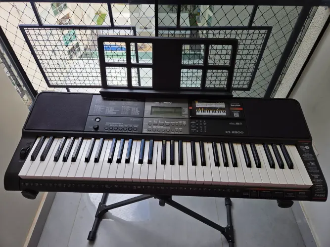 Kit Teclado Casio CT-X800 1 mês de uso