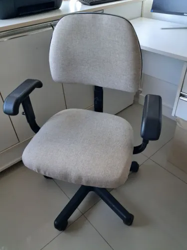 Cadeira de Escritório Giratória Ergonômica com Braços