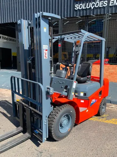 EMPILHADEIRA NOVA TRIPLEX DIESEL