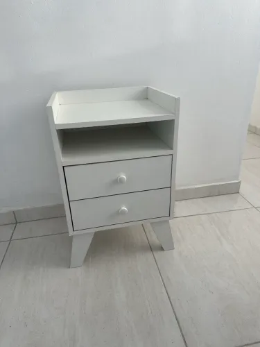 Mesa de cabeceira / criado-mudo retrô