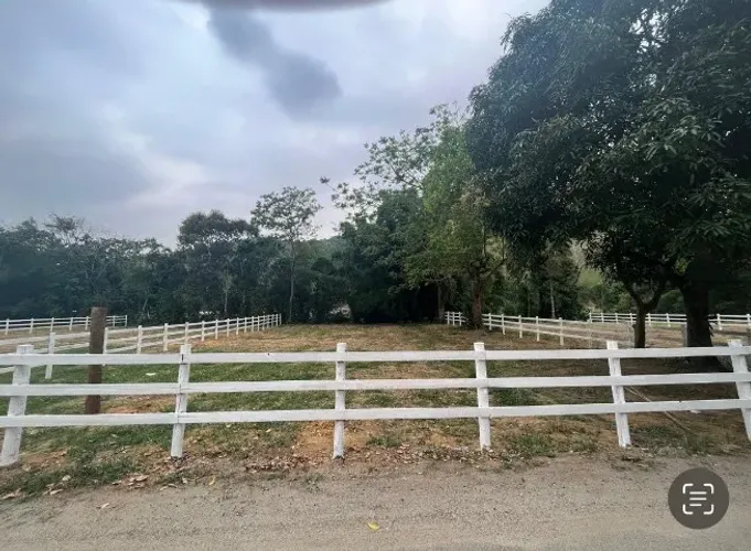 Terreno 750m², plano em Xerém