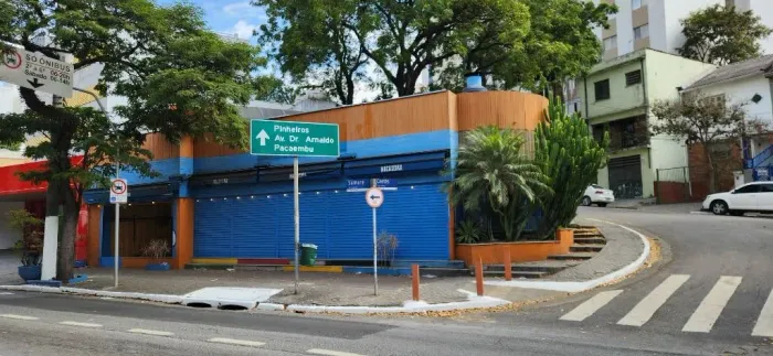 Loja na Avenida Sumaré, 840 196 m²