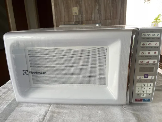 Microondas Eletrolux 31Lts em ótimo estado funcionando perfeitamente
