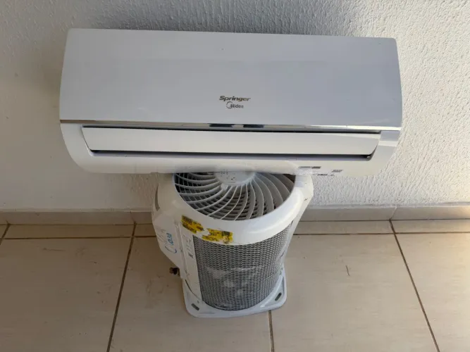 Ar condicionado 9 mil Btus - 220V 