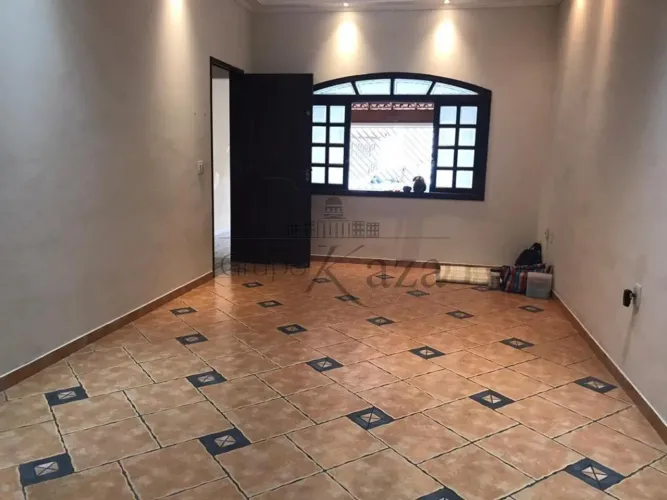 Casa - Jardim das Indústrias - 3 Dormitórios - 120m².