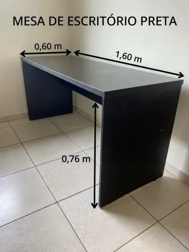 Mesa de Escritório Preta Grande e Espaçosa