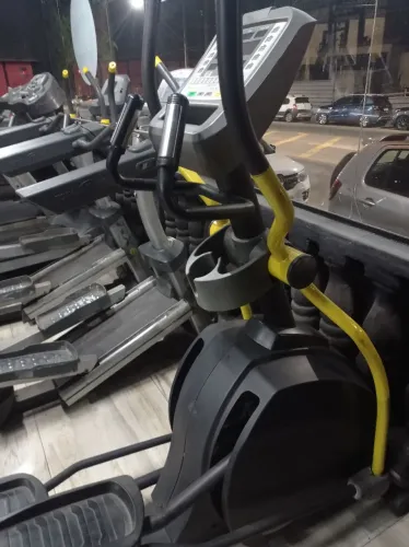 Elipticom profissional em ótimo estado .<br>R$ 3,900.. tel *