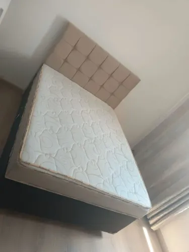 Cama bau com cabeceira