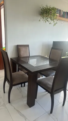 Mesa Quadrada 4 Lugares 4 cadeiras Tampo de Vidro