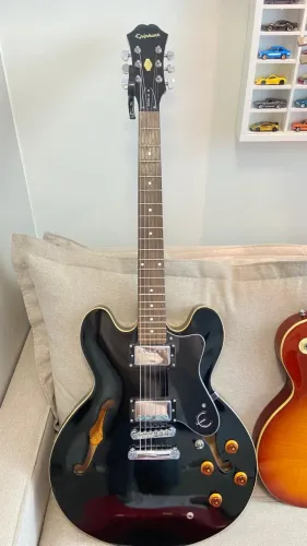 Epiphone semi acústica ES 335