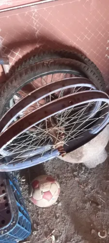 Roda de ferro aro 20 com pneus 