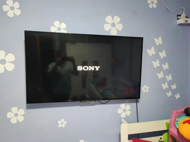 Tv Sony 48 polegadas com defeito.