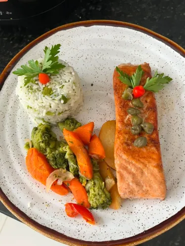 Vaga para cozinheira 12por 36 durante o dia